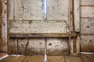 Wooden hinge and pintle in attic, double-pen log quarter; 2nd 1/