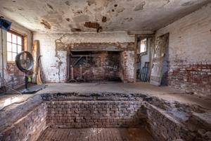 Root cellar in foreground of kitchen hearth; 1834-36