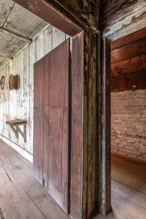 Door from stair passage to8 hospital and small chamber; 1834-36