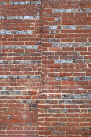 1-to-3 banding on gable with glazed header course banding; 1790s