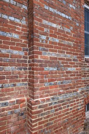 1-to-3 banding on gable with glazed header course banding; 1790s