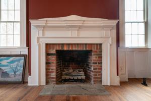 Mnatel in 1st floor entertaining room, 1790s