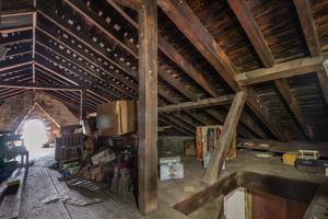 Stairs to attic at queen post truss; 1790s