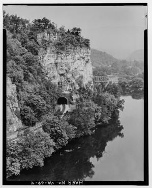 Built in 1915-1916 by the Virginia Bridge and Iron Company of Ro
