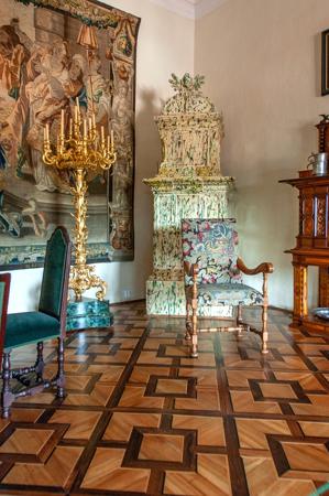 Ceramic, tiered stove