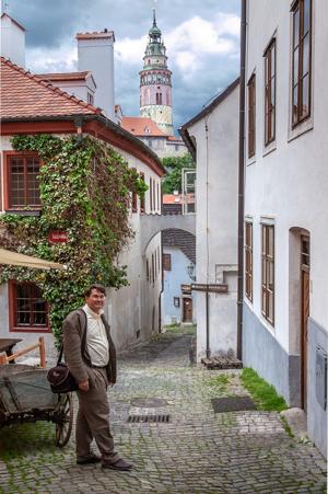 Carl Lounsbury with castle in background