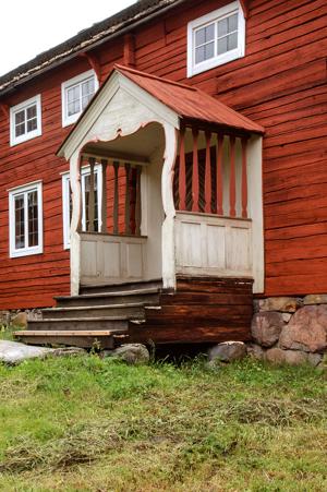 Porch on log house