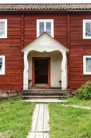 Porch on log house